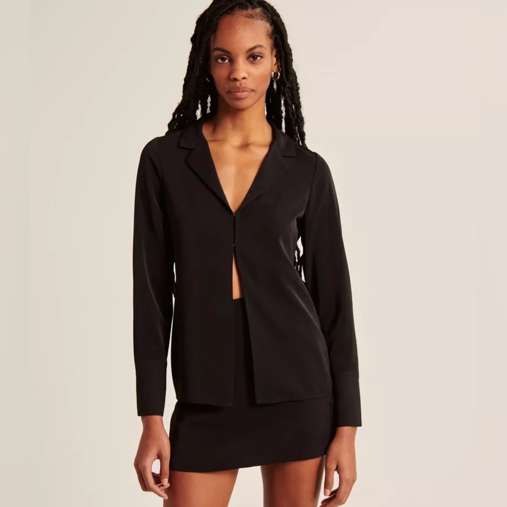 NWT Abercrombie & Fitch Black Long-Sleeve Closure Set Top
